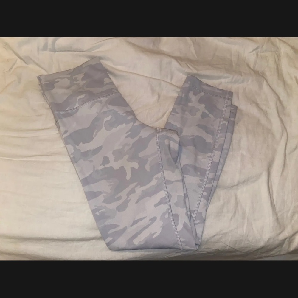 lululemon Wunder under high rise ribbed fabric crop 23” luxtreme